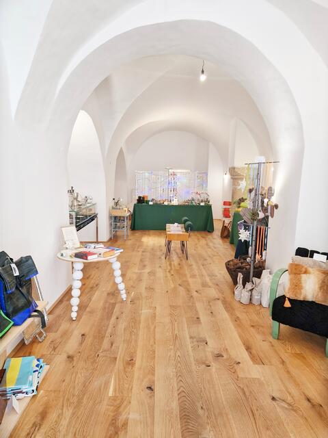 Das Besondere an der Edelwerkstatt am Welser Stadtplatz: Alle Produkte wurden aus wiederverwerteten Materialen handgemacht. | Foto: Wels Marketing &amp; Touristik GmbH