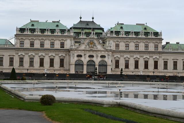 Und noch zum Weihnachtsmarkt vorm Oberen Belvedere
