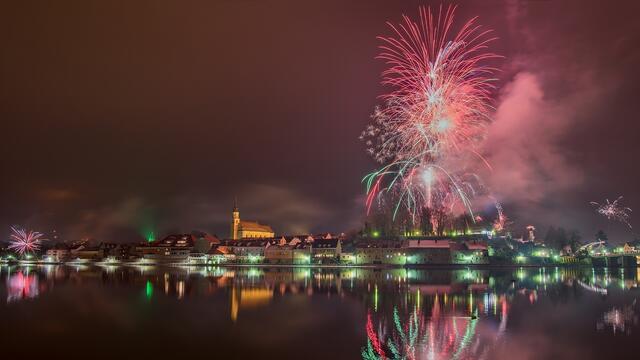 In Schärding gibt's auch heuer kein Silvesterfeuerwerk. Dennoch wird im Bezirk wieder viel verballert – doch was gilt's zu beachten? | Foto: H. Berndorfer