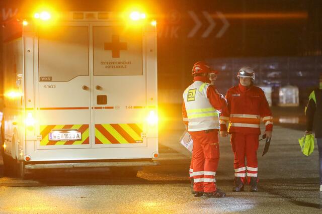 Wie im Jahr zuvor kam es beim Produktionsbetrieb von Resch&amp;Frisch in Wels zu einem Ammoniakaustritt, der laut Rettungsdienst zwölf Personen verletzte. | Foto: laumat.at