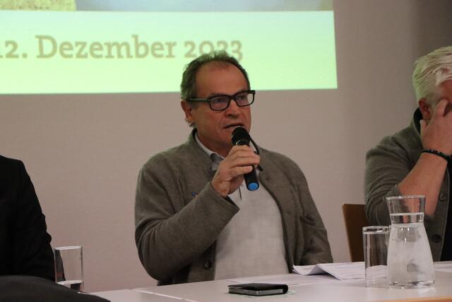 Obmann Armin Falkner ging auf verschiedenste Them ein.