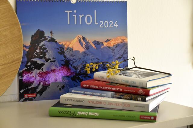 Sechs neue Bücher hat sich die Redaktion in Kufstein genauer angesehen – alle sind sie für gut und lesenswert befunden worden.  | Foto: Barbara Fluckinger