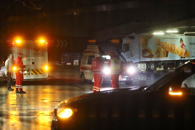 Wie im Jahr zuvor kam es beim Produktionsbetrieb von Resch&amp;Frisch in Wels zu einem Ammoniakaustritt, der laut Rettungsdienst zwölf Personen verletzte. | Foto: laumat.at