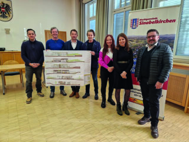 Sinabelkirchen bekommt einen neuen Kindergarten.
V.l.: Dominik Winter, Wolfgang Herler, Bgm. Emanuel Pfeifer, Helmut Lechner, Elke Kapper, Sabine Ober, Robert Becker | Foto: Gemeinde Sinabelkirchen