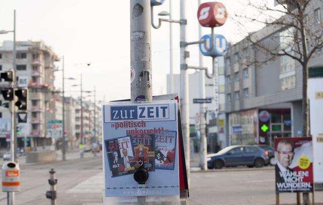Das Wochenblatt "Zur Zeit" positioniert sich als unabhängig, soll der FPÖ aber angeboten haben Inhalte abzusprechen und im Gegenzug Abokäufe zu erhalten. | Foto: Alex Halada / picturedesk.com 