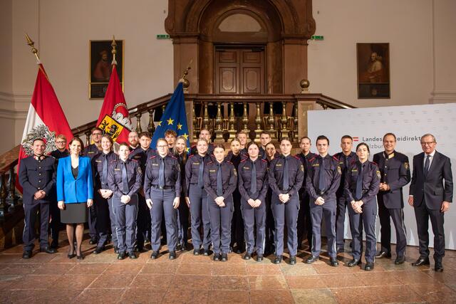 29 frisch ausgebildete Polizistinnen und Polizisten werden in Zukunft mit ihren Kollegen für Sicherheit in Salzburg sorgen. | Foto: Landespolizeidirektion Salzburg