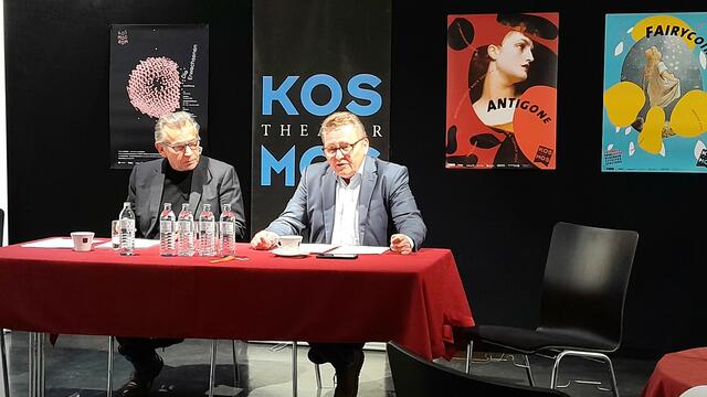 Hubert Dragaschnig (links) und Augustin Jagg wollen im Komos auch 2024 wieder viele Geschichten erzählen. | Foto: Kosmos Theater
