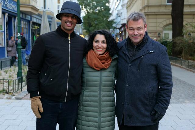 v.l.n.r.: Rubin Okotie, Obmann des IG Servitenviertel, Alsergrunds Bezirksvorsteherin Saya Ahmad (SPÖ) und Peter Grell, Obmann Stv. des IG Servitenviertel. | Foto: Max Spitzauer