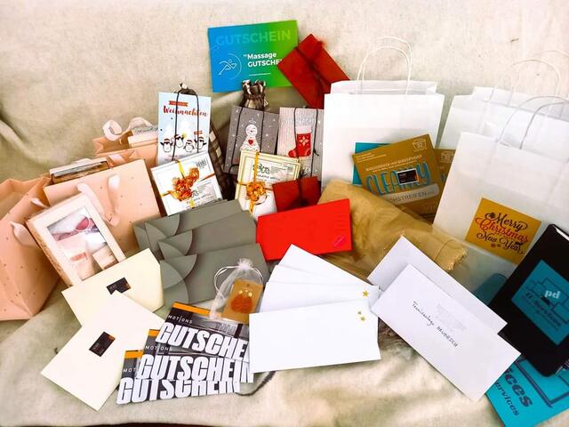 20 Unternehmen spendeten über 60 Preise für die Tombola. | Foto: Rotina Neumayer