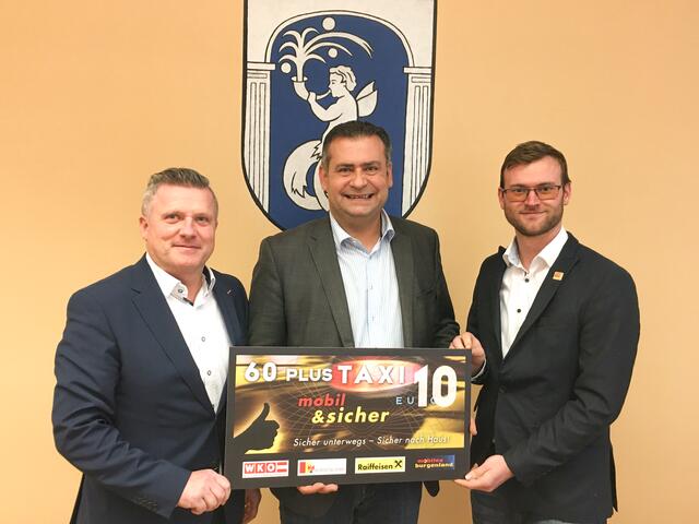 Bernhard Dillhof (Fachgruppengeschäftsführer), Bürgermeister Stefan Laimer und Hubert Bleich starten das 60plusTaxi in Bad Tatzmannsdorf | Foto: WKB