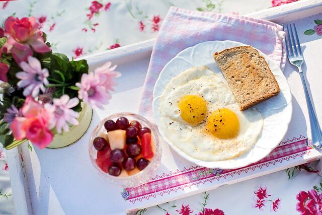 In Zukunft muss die Herkunft von Lebensmitteln wie Honig oder die Früchte in Marmeladen und Fruchtsäften deklariert werden. 
 | Foto: Pixabay/JillWellington (Symbolbild)