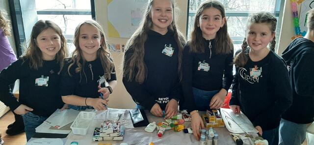 Im Rahmen von „KiWi – Kinder entdecken Wirtschaft“ betrieben die SchülerInnen ihren eigenen Marktstand. | Foto: WK Lienz