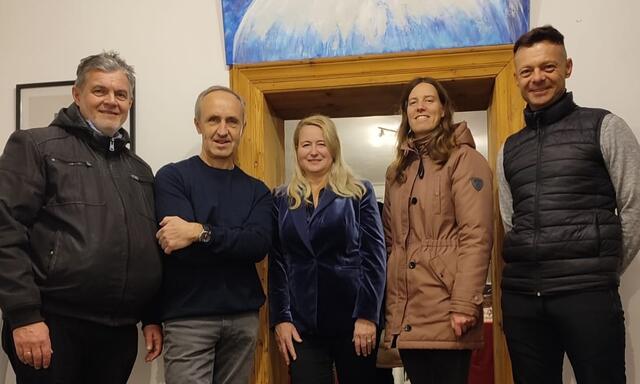 Bei der Eröffnung (von links): Kurt Prandstetter, Wolfgang Harant, Sarah Wagner, Manuela Eibensteiner und Jürgen Maier. | Foto: Privat