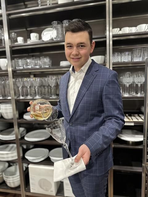 Restaurantfachmann Simon Wieland betont die Vorzüge einer Lehre im Tourismus | Foto: WKK