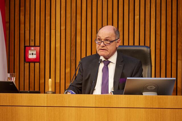 Nachdem die Wirtschafts- und Korruptionsanwaltschaft (WKStA) eine Aufhebung der Immunität des Nationalratspräsidenten Wolfgang Sobotka (ÖVP) beantragt hatte, soll bereits am Freitagmorgen der Immunitätsausschuss über den Fall beraten.  | Foto: Parlamentsdirektion/Thomas Topf
