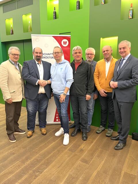 Bezirksgruppenobmann-Stellvertreter Peter Hopfeld, der neu gewählte Gemeindegruppen-Obmann Martin Zeitlberger, Armin Hengstberger, Vorstandsmitglied Anton Minnich, Finanzreferent Manfred Kobrc, Obmann-Stellvertreter Johann Paul und Bezirksgruppenobmann Christian Moser. | Foto: WB Korneuburg