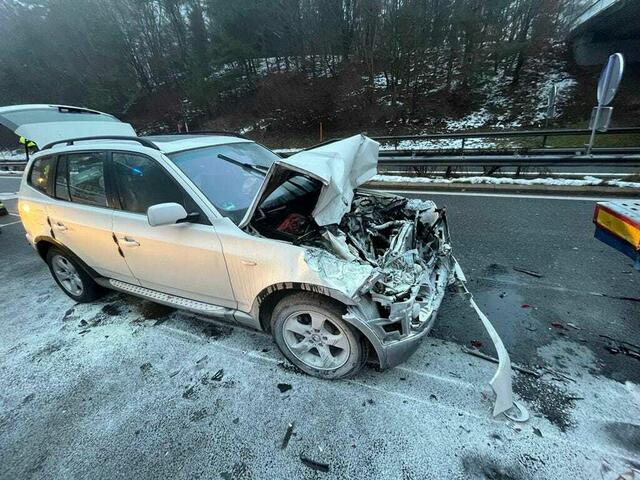 Unfall auf der A11, ein Pkw fuhr einem Lkw auf. | Foto: Feuerwehr St.Jakob im Rosental