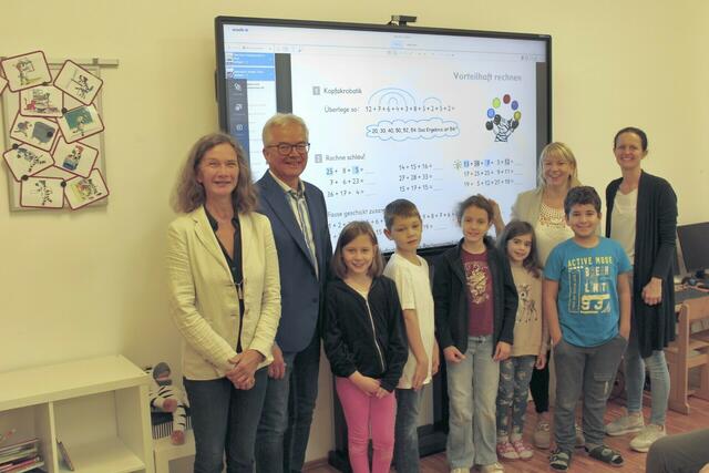 Die Stadt Bruck hat die beiden Volksschulen im Herbst mit insgesamt vier neuen Smartboards ausgestattet. | Foto: Stadt Bruck/Leitha