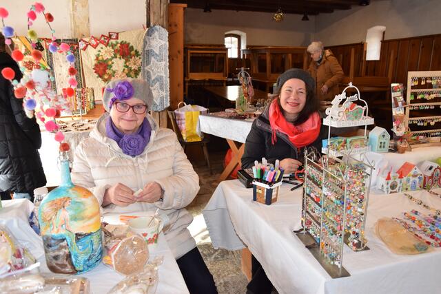 Kunsthandwerk aller Art wird gekonnt in Szene gesetzt. | Foto: Patricia Hillinger