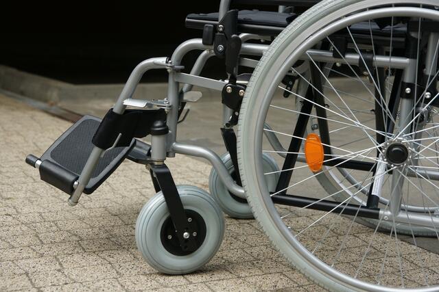 Ein Rollstuhlfahrer überschlug sich aufgrund fehlender Rampe beim Primärversorgungszentrum Obederdöbling. Schuld sei dabei der Radweg. | Foto: Pixabay/beatricebb
