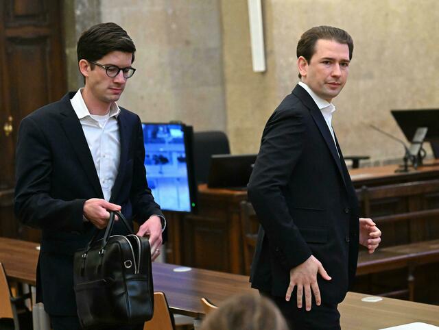Im Prozess rund um den Ex-Kanzler und früheren ÖVP-Chef Sebastian Kurz sowie dessen ehemaligen Kabinettschef Bernhard Bonelli geht es um vermeintliche Falschaussagen vor dem U-Ausschuss. | Foto: HELMUT FOHRINGER / APA / picturedesk.com