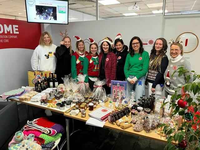 Das Charity-Team: Annamaria Roth, Alena Luef, Natascha Meidlinger, Pia Kirchner, Teresa Ebner, Martina Huber, Luisa Garcia Bretto, Vanessa Kuster und Petra Rovensky (v.l.n.r.) | Foto: Mars Austria