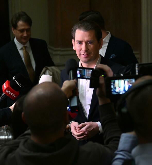 Sebastian Kurz am Freitag vor dem Beginn des Prozesstages.  | Foto:  HELMUT FOHRINGER / APA / picturedesk.com