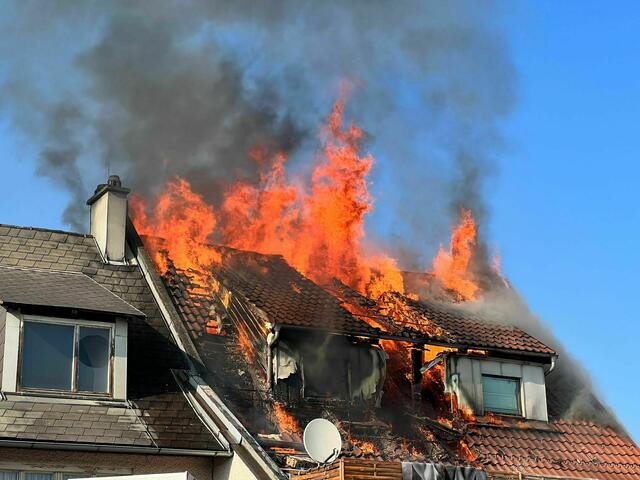 Ein Holzofen verursachte vermutlich den Vollbrand eines Einfamilienhauses in Hirtenfeld. (Symbolfoto) | Foto: Bereichsfeuerwehrverband GU
