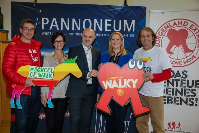 Stellten die neue Bewegungsinitiative Walky im Rahmen von Burgenland Extrem – School of Walk vor (v.l.): Burgenland-Extrem-Organisator Josef Burkhardt, Alexandra Laminger, Bildungsdirektor Heinz Josef Zitz, Bildungslandesrätin Daniela Winkler und Michael Oberhauser, Burgenland-Extrem-Organisator | Foto: LMS