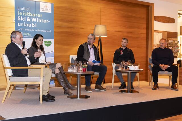 Diskussion im Hotel: Fritz Sperl, Heidrun Gruber-Größwang, Moderator Christoph Buchegger, Reinfried Herbst und Hans Pum. | Foto: Mediadome