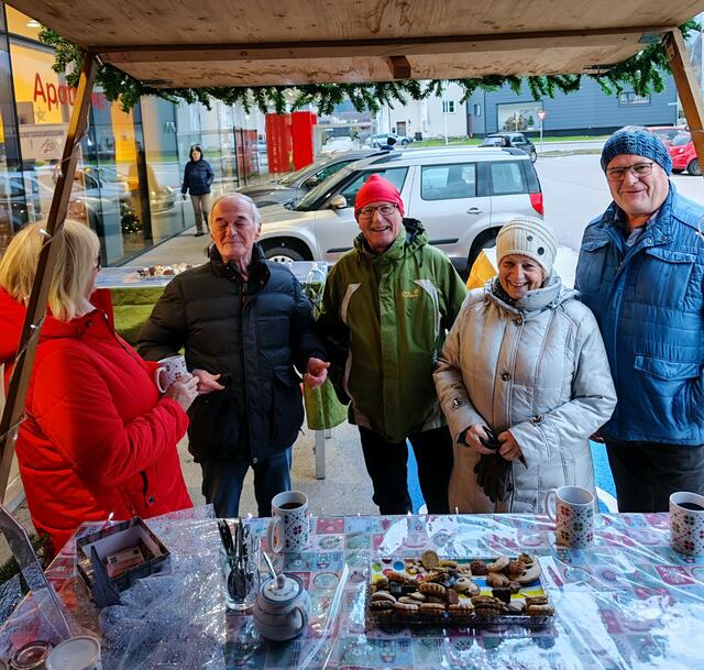 Punschhütte für die Kinderkrebshilfe  | Foto: Felix © Nationalpark-Apotheke Molln