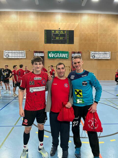 Nachwuchs-Nationalteamspieler John Baxter (li.) bei Koppensteiner WAT Fünfhaus und Aistis Pazemeckas (re.) von Sportunion Leoben wurde als beste Spieler ihrer Mannschaften ausgezeichnet.  | Foto: Foto: WAT Fünfhaus/Mar