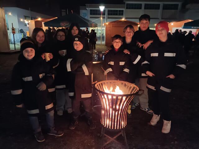 Die Feuerwehrjugend beim Aufwärmen