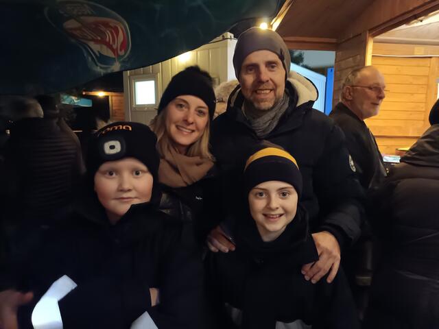 Auch dieses Wochenende nutzten zahlreiche Familien, Freunde und Bekannte die Möglichkeit des Zusammenkommens beim Adventtreff