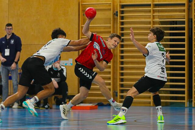 Handball-Rückraumspieler Georg Mayr-Pranzeneder erzielte 9 Tore für Koppensteiner WAT Fünfhaus, dennoch gab es eine 30:35-Heimniederlage gegen Sportunion Leoben in der HLA CHALLENGE  | Foto: Foto: WAT Fünfhaus/Xavi Vegas