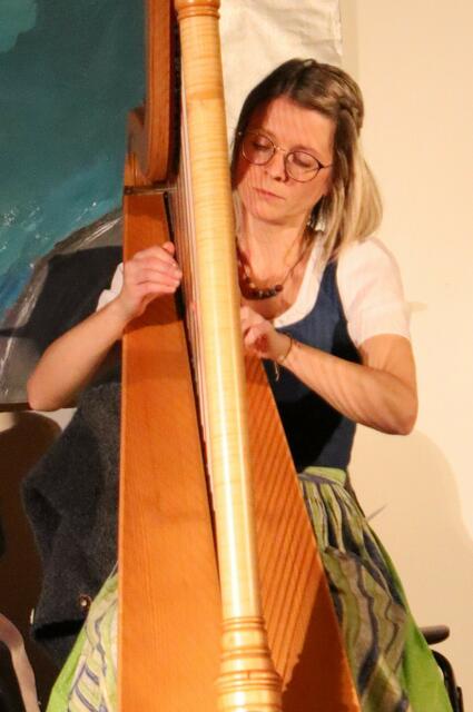 Friedlich is - von Julia Gruber auf der Harfe