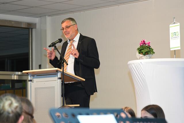 Der oberösterreichische Bildungsdirektors Alfred Klampfer ist überzeugt, dass Bildung Spuren hinterlässt. | Foto: Alfred Hofer