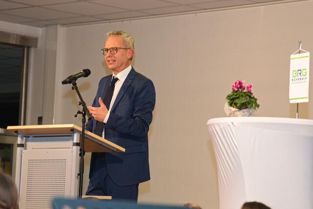 Nikolaus Stelzer, Direktor des Rohrbacher Gymnasiums, freut es als ehemaliger Absolvent der Schule ein 60-Jahr-Schulfest aus anderer Perspektive zu feiern.  | Foto: Alfred Hofer