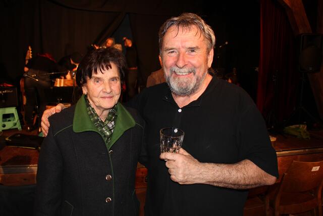 Edda Hubmann, die Besitzerin der Simon Mühle, ist immer gern gesehener Gast bei kulturellen Anlässen.
 | Foto: Helga Dietmaier