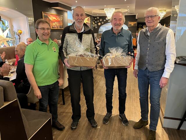 Von links nach rechts:  Chorleiter Michael Gerhold, Manfred Zobl, Bernhard Mariani, Obmann Reinhard Rieglhofer | Foto: MGV-Liederkanz Telfs