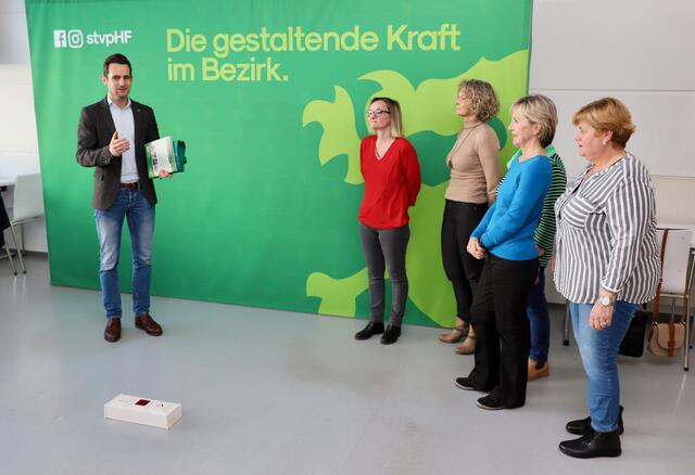 Bei der offiziellen Übergabe der Gewinne. | Foto: Alfred Mayer