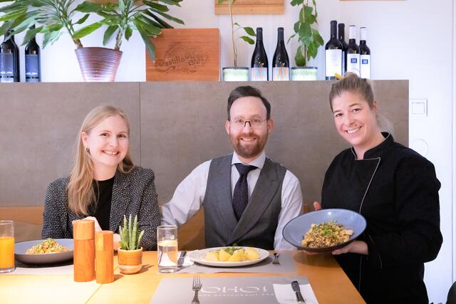 Herrenausstatter Hannes Riedl und Redakteurin Antonia Unterholzer wurden beim Business-Lunch von Küchenchefin Anna Winter im "Oho" verwöhnt. | Foto: Konstantinov