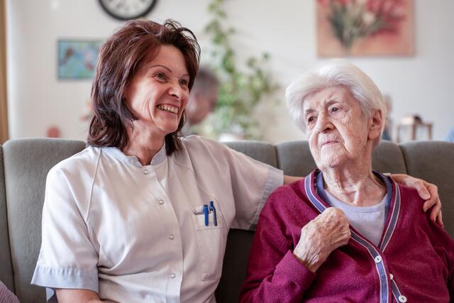 Rundum versorgt: Das Team des Bezirksalten- und Pflegeheims Thalheim kümmert sich täglich um das Wohlergehen seiner Bewohner. Kompetente Führungskräfte und motiviertes Personal tragen dazu bei. | Foto: BRS