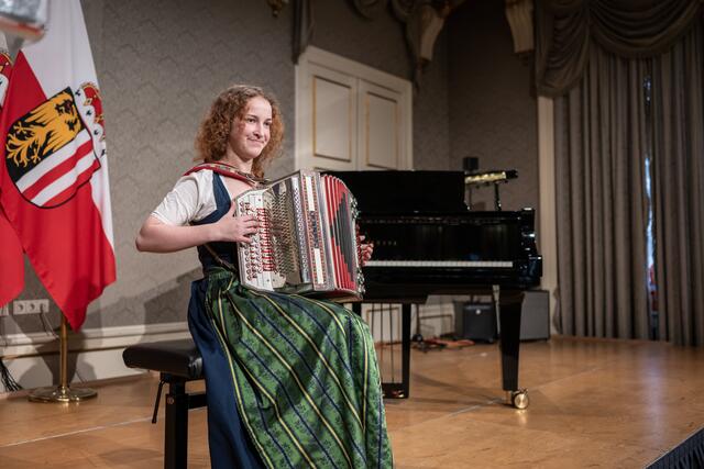 Seit zehn Jahren begleitet die Steirische Harmonika den Lebensweg von Doris Pammer. | Foto: Land OÖ/Peter Mayr