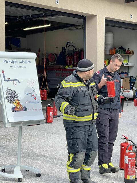 Der Fokus liegt dabei auf der Entstehungsbrandbekämpfung, die darauf abzielt, durch schnelles und richtiges Handeln eine weitere Ausbreitung zu verhindern. | Foto: "BFV Liezen / FF Stainach"