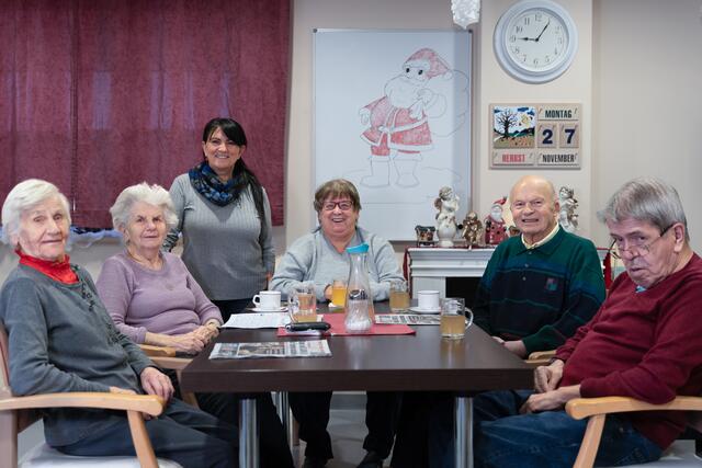 Im Alter rundum versorgt: Das Team des Alten- und Pflegeheims Marchtrenk kümmert sich täglich um das Wohlergehen seiner Bewohner und Tagesgäste: „Wir wollen unseren Bewohnerinnen und Bewohnern einen Ort bieten, an dem sie sich wohl- und gut betreut fühlen.“ | Foto: BRS