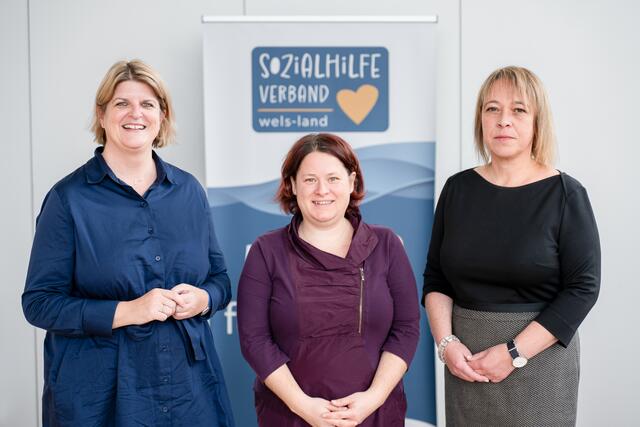 (V.l.): Sozialhilfeverbands-Obfrau Elisabeth Schwetz mit dem Führungs-Team bestehend aus Jasmina Hanner und Heimleiterin Doris Parzer. | Foto: BRS