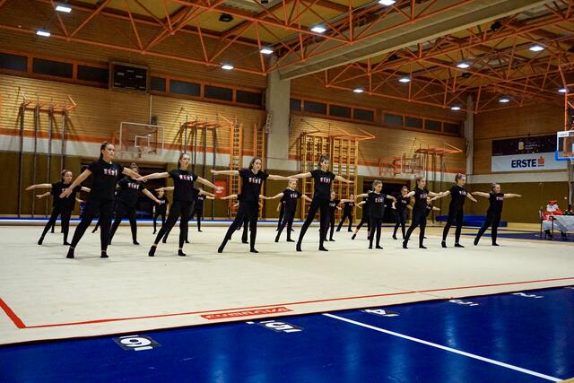 Die Kurse Mixed Dance Styles tanzten gemeinsam mit den Jazz Kindern aus Eisenstadt und Hornstein zu "Sugarsweet". | Foto: Christina Karall