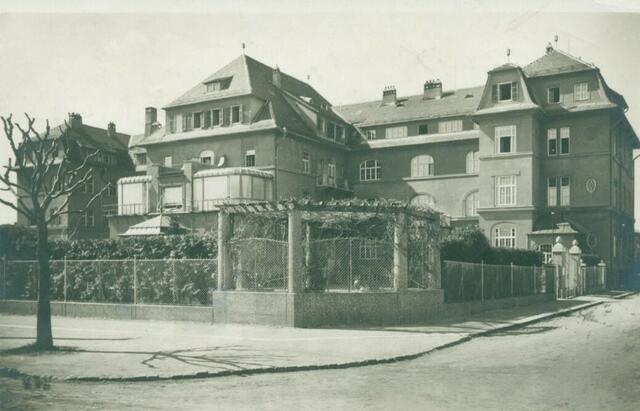 Das Foto aus der Sammlung Kubinzky zeigt das alte Unfallkrankenhaus in der Theodor-Körner-Straße 67. | Foto: Sammlung Kubinzky