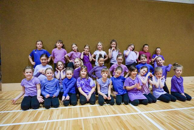 Die Tänzerinnen der Gruppen Tanzen 4 Kiddies aus Eisenstadt und Hornstein standen gemeinsam auf der Bühne. | Foto: Christina Karall